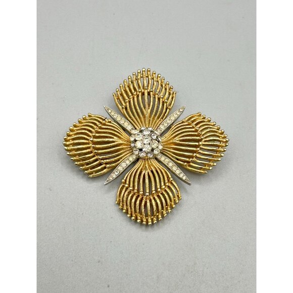 Crown Trifari Maltese Cross Brooch Gold Tone Rhinestone Hard To Find Design - Picture 3 of 7